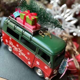 Combi grande con árbol, regalos y skies