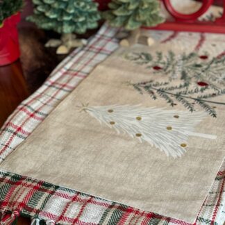 Camino doble escoces blanco y verde con árboles