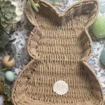 Canasta de conejo tejida