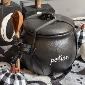 Caldero de bruja con palita