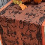 Camino de mesa doble naranja con negro esqueletos